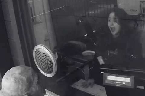 Phản ứng sợ hãi khi bắt gặp con quái vật