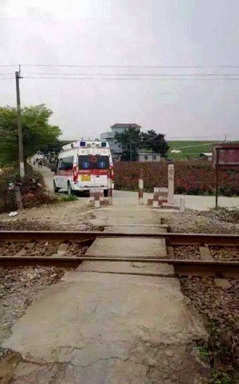 Hiện cảnh sát vẫn đang điều tra làm rõ vụ việc. Ảnh The Sun Hiện cảnh sát vẫn đang điều tra làm rõ vụ việc. Ảnh The Sun