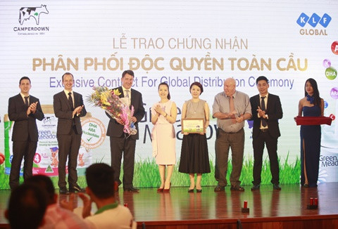 Đại diện công ty KLF và công ty Camperdown Dairy Intermational (CDI)