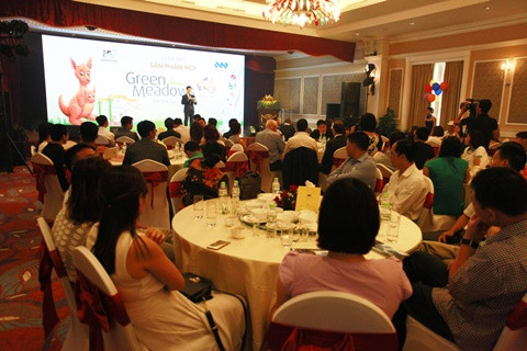 Đông đảo các nhà phân phối và bán lẻ tại Việt Nam đã tham dự lễ ra mắt sản phẩm sữa Green Meadow