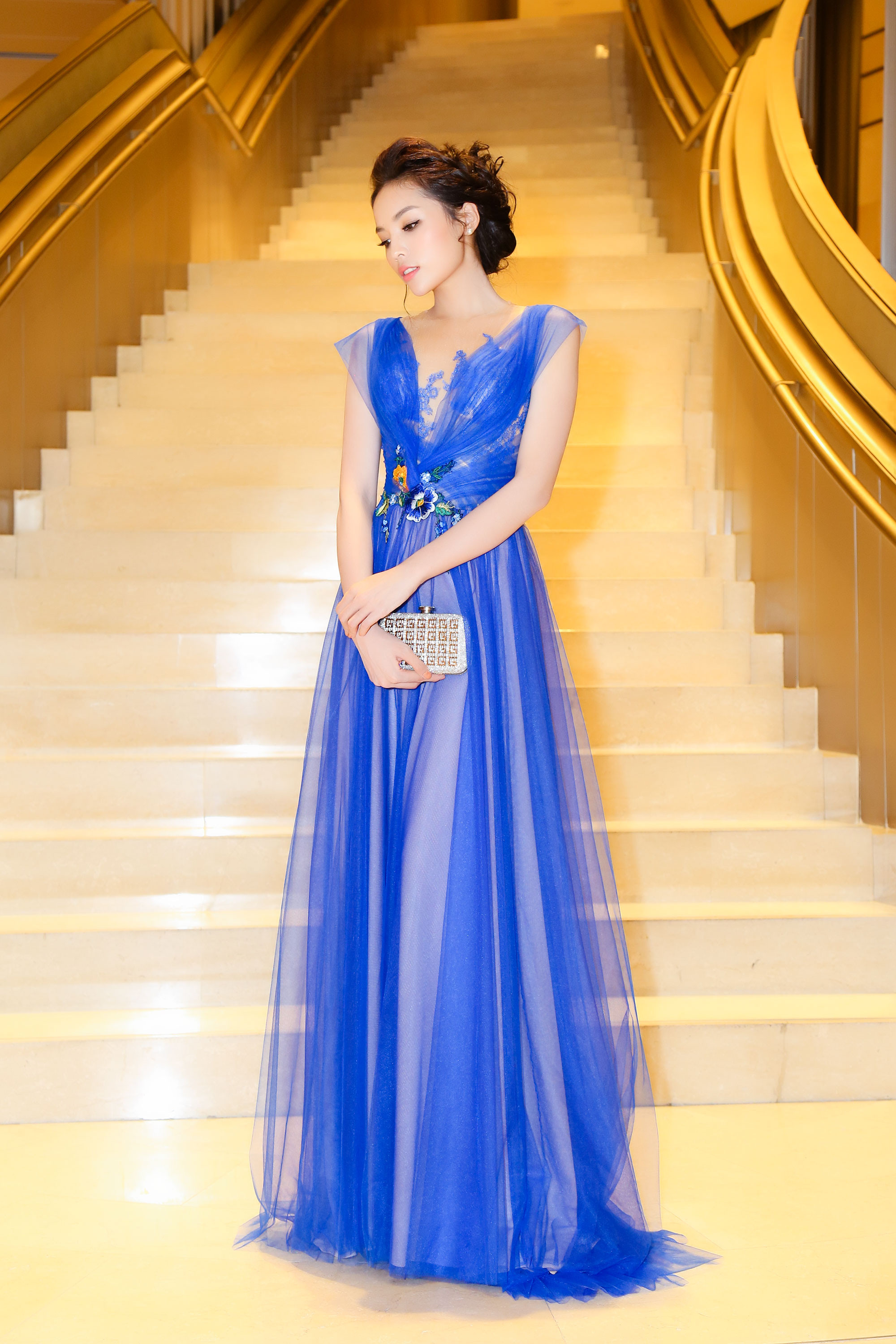 Kỳ Duyên nổi bật khi đứng cùng Khánh My