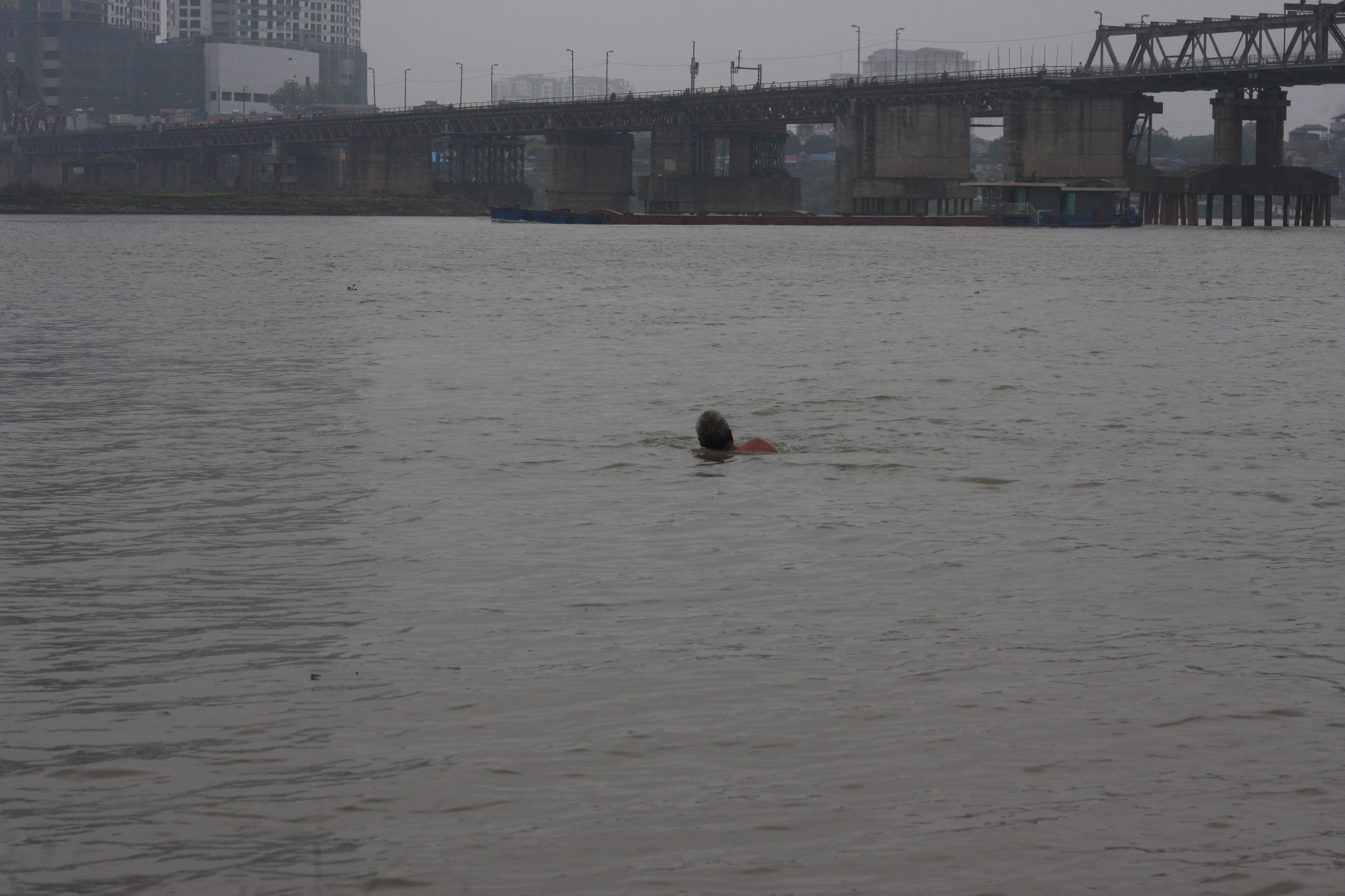 Ký ức kinh hoàng của cụ ông chuyên vớt xác người trên sông Hồng