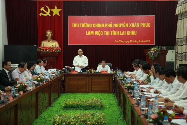 Thủ tướng Nguyễn Xuân Phúc phát biểu chỉ đạo tại cuộc họp với lãnh đạo tỉnh Lai Châu. (Ảnh: Kiều Vui)
