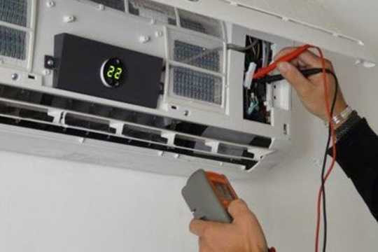 Anh Tuấn, một nạn nhân đã từng bị móc túi chia sẻ: “Chuẩn bị vào hè nên tôi muốn bảo dưỡng, vệ sinh điều hòa. Sau quá trình bảo dưỡng, người thợ yêu cầu thay dây gas để đảm bảo an toàn, vì dây gas dùng đã lâu. Tuy nhiên, sau khi hỏi người quen thì được biết dây đồng vẫn dùng tốt không có vấn đề gì … Dân sửa điều hòa thường lấy những dây đã thay cho khách vẫn còn tốt để tái sử dụng cho những khách sau, mọi người nên để ý”. Ảnh minh họa.