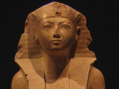 Hatshepsut là một trong những nữ Pharaoh đầu tiên của Ai Cập. Hatshepsut là một trong những nữ Pharaoh đầu tiên của Ai Cập.