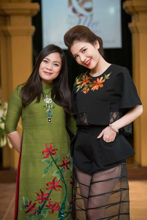 NTK Lan Hương bên mẫu thiết kế mới