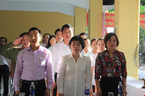 Ông Nguyễn Xuân Anh, Bí thư Thành uỷ Đà Nẵng là người ứng cử ĐBHĐND TP Đà Nẵng nhiệm kỳ 2016-2021 tại khu vực bỏ phiếu số 2, phường Hải Châu 1, quận Hải Châu. Ảnh: LÊ PHI