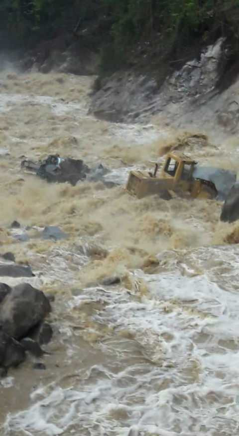 Lào Cai: Nhà dân tốc mái, hàng loạt gia súc bị sét đánh chết