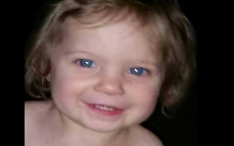 thi thể bé Shaylyn được tìm thấy vào 6 giờ chiều 24/3 gần một cái cây nằm trong một khu vực hẻo lánh phía Đông Bắc Gosport (Ấn Độ). thi thể bé Shaylyn được tìm thấy vào 6 giờ chiều 24/3 gần một cái cây nằm trong một khu vực hẻo lánh phía Đông Bắc Gosport (Ấn Độ).