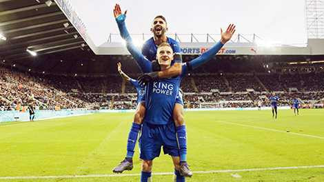 Vardy và Mahrez tạo nên một cặp song sát đáng sợ cho Leicester