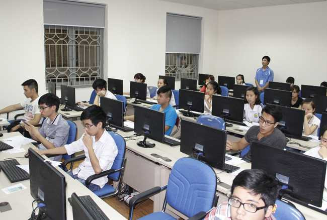 Thí sinh dự thi vào Đại học Quốc gia Hà Nội năm 2015