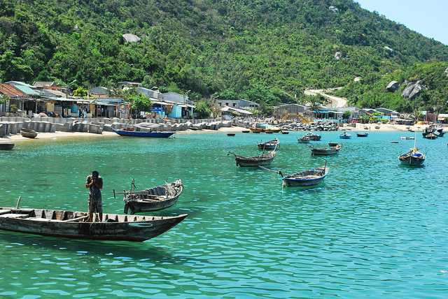 Người Việt ngày càng có nhiều cơ hội trải nghiệm các địa điểm du lịch trên khắp cả nước nhờ việc hàng không nội địa liên tục tung vé máy bay giá thấp