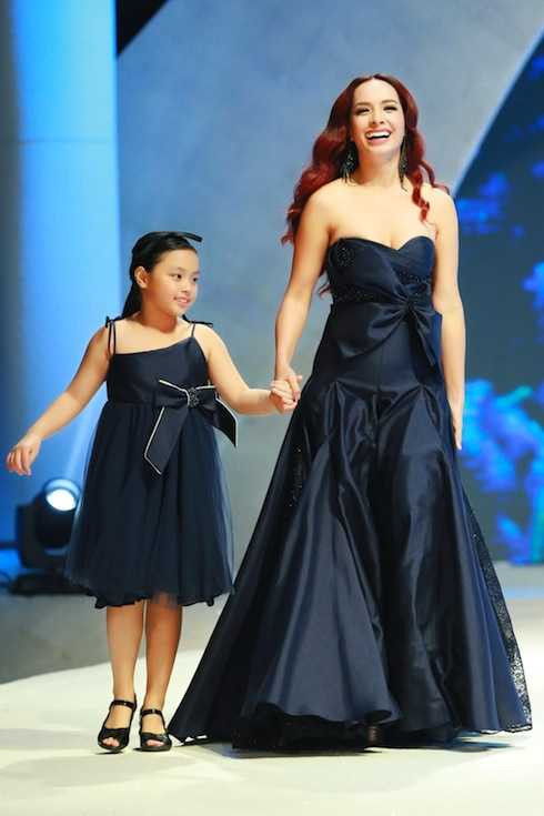 Thuý Hạnh và bé Suti giữ vai trò verdette.