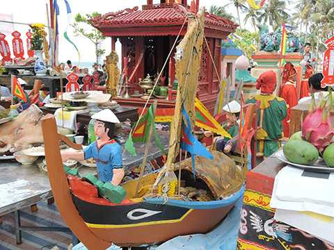 Linh thiêng, Lễ khao lề thế lính Hoàng Sa, Lý Sơn