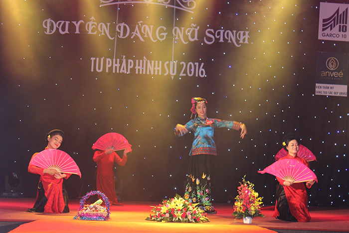 Lộ diện tân Hoa khôi “Duyên dáng Tư pháp Hình sự” 2016