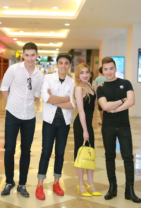 Giải Bạc Siêu mẫu Mạnh Khang, MC Thái Dũng, ca sỹ hải ngoại Nguyễn Hoàng Nam cùng nhau đến dự buổi ra mắt Criminal.