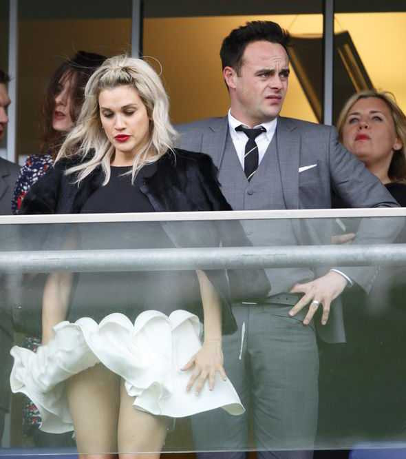 Loạt pha tốc váy gợi nhớ 'bom sex' Marilyn Monroe