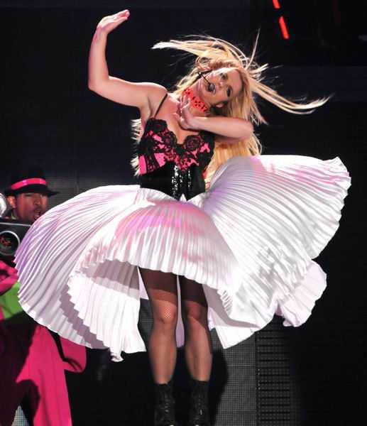 Loạt pha tốc váy gợi nhớ 'bom sex' Marilyn Monroe