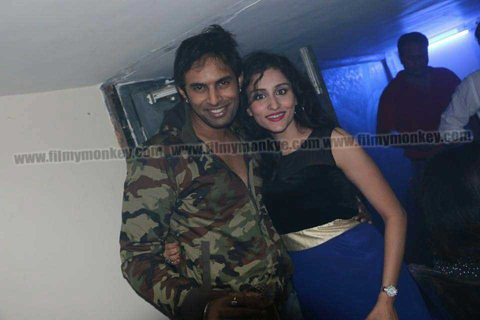 Rahul Raj Singh và Saloni Sharma được cho là vẫn qua lại khi Rahul công khai yêu Pratyusha