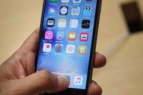 Giới chuyên gia cũng đã đưa ra dự đoán về tụt dốc này của Apple. Ảnh The Mirror