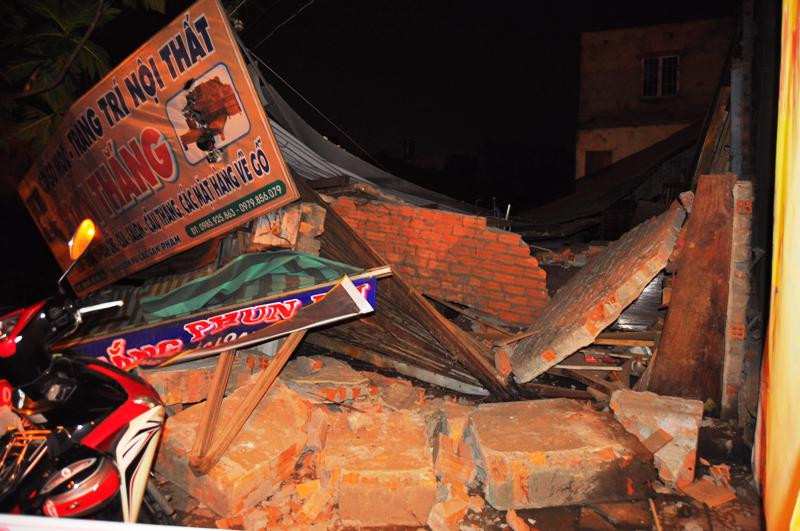 Ngôi nhà bị nước cuốn đổ sập ở Đồng Nai.