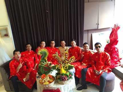 Nhà trai đã nghiêm chỉnh sẵn sàng từ 7 giờ sáng