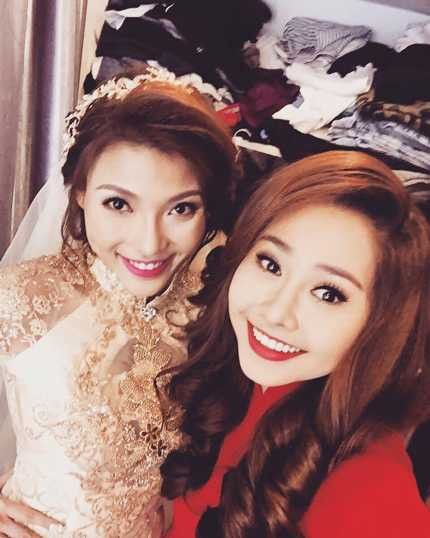Tường Vi và cô dâu Thúy Diễm 'selfie' trước giờ làm lễ