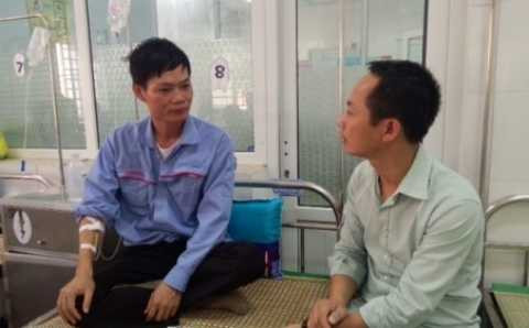 Kỹ sư Lê Văn Tạch (trái) trong một lần trả lời PV. Kỹ sư Lê Văn Tạch (trái) trong một lần trả lời PV.