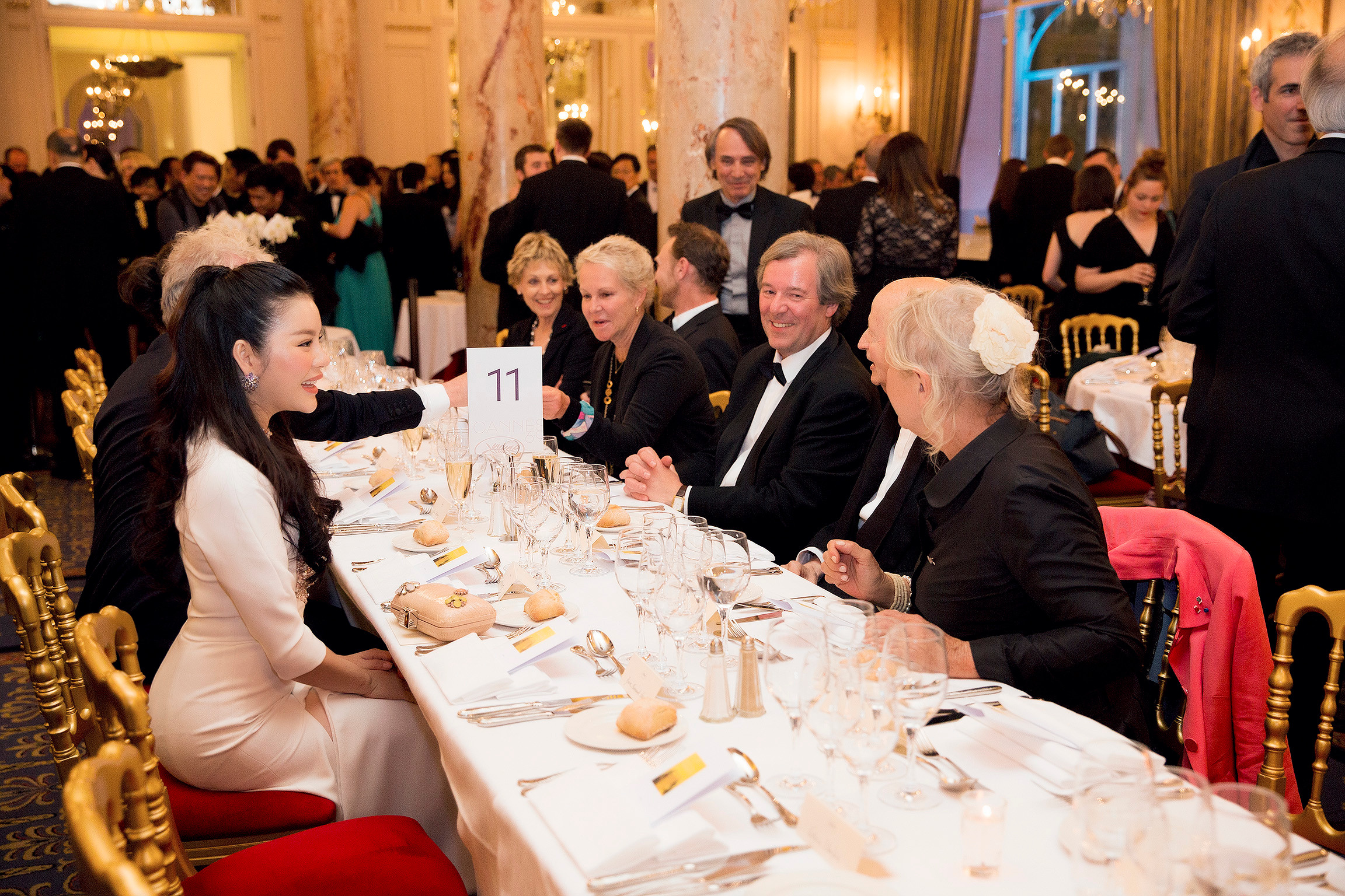 Lý Nhã Kỳ gợi cảm dự tiệc cùng chủ tịch LHP Cannes