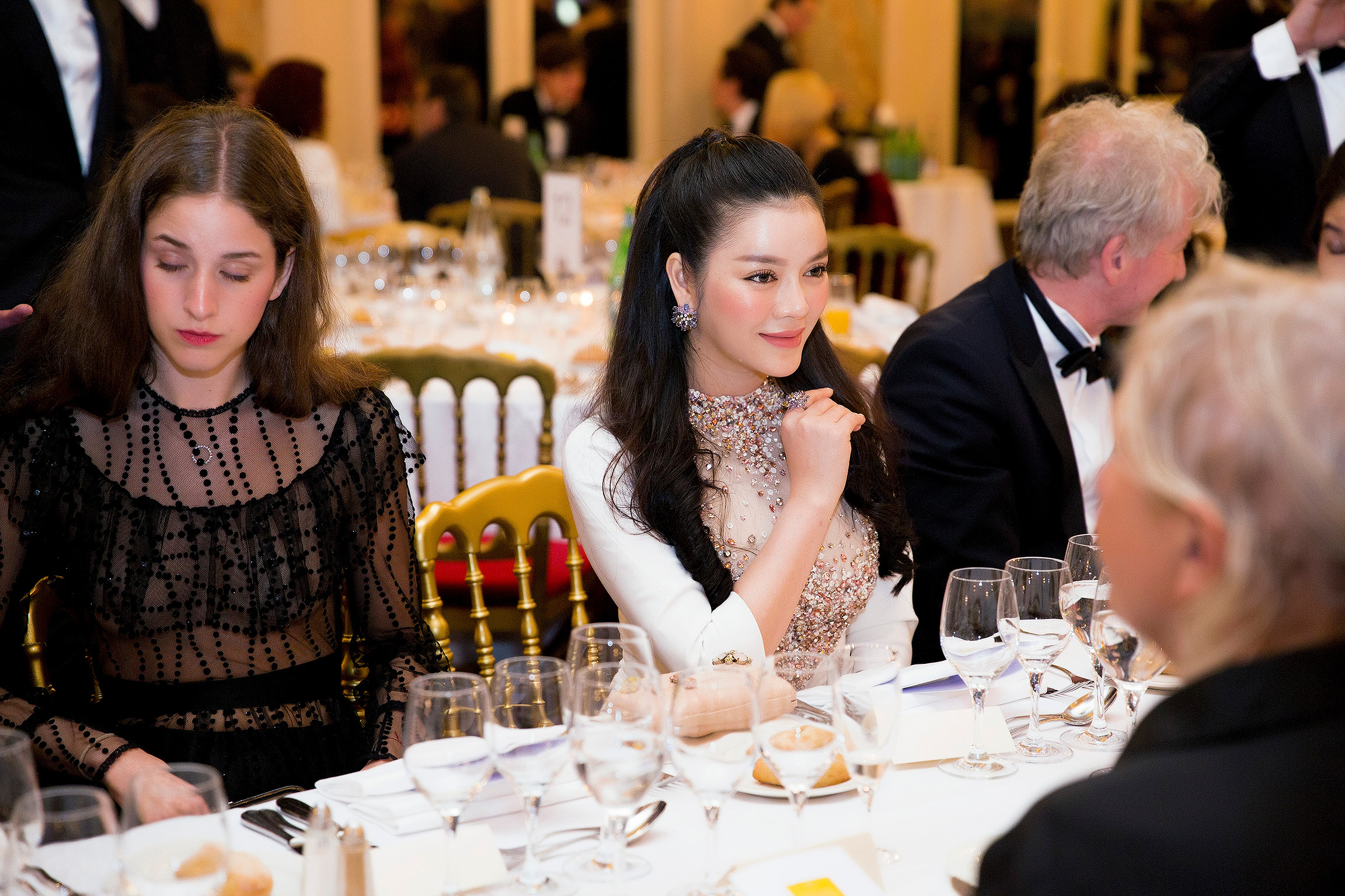 Lý Nhã Kỳ gợi cảm dự tiệc cùng chủ tịch LHP Cannes