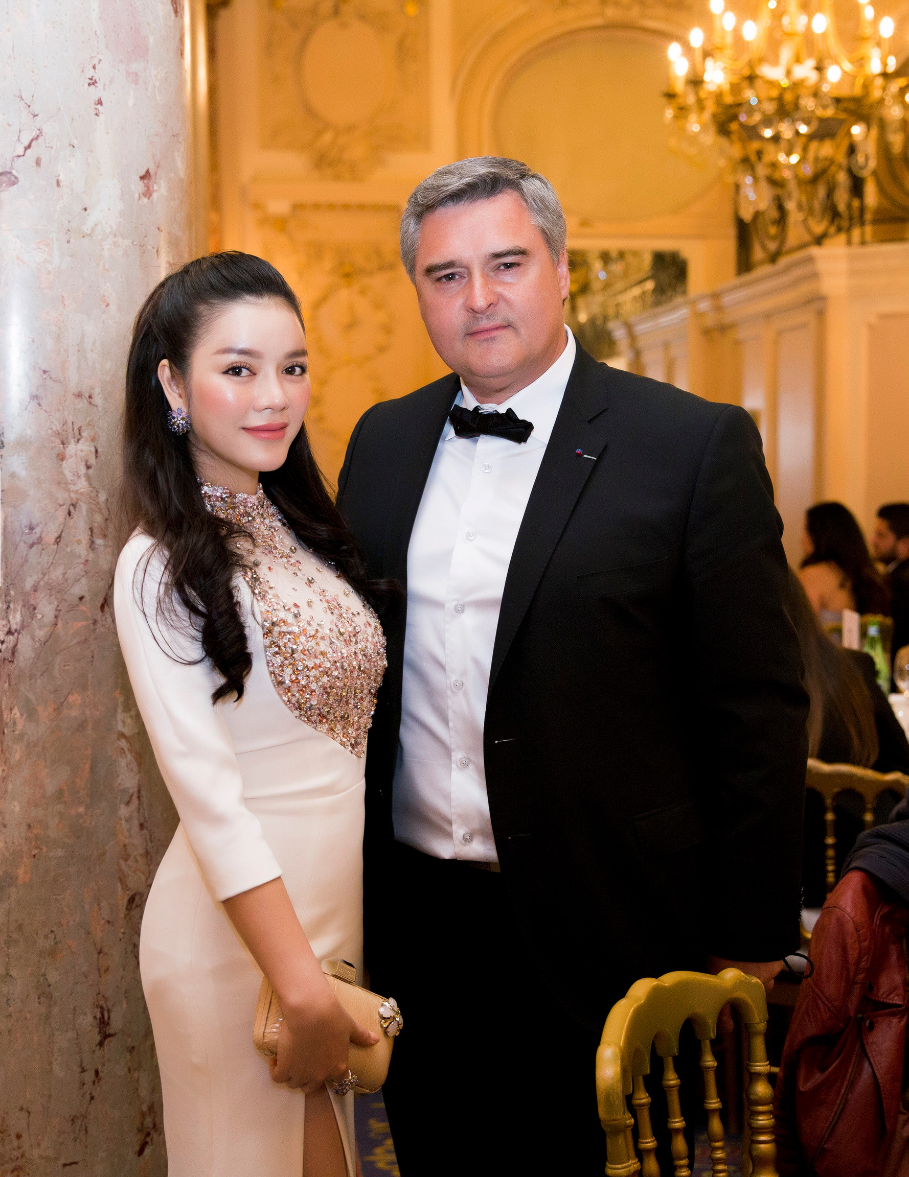 Lý Nhã Kỳ gợi cảm dự tiệc cùng chủ tịch LHP Cannes