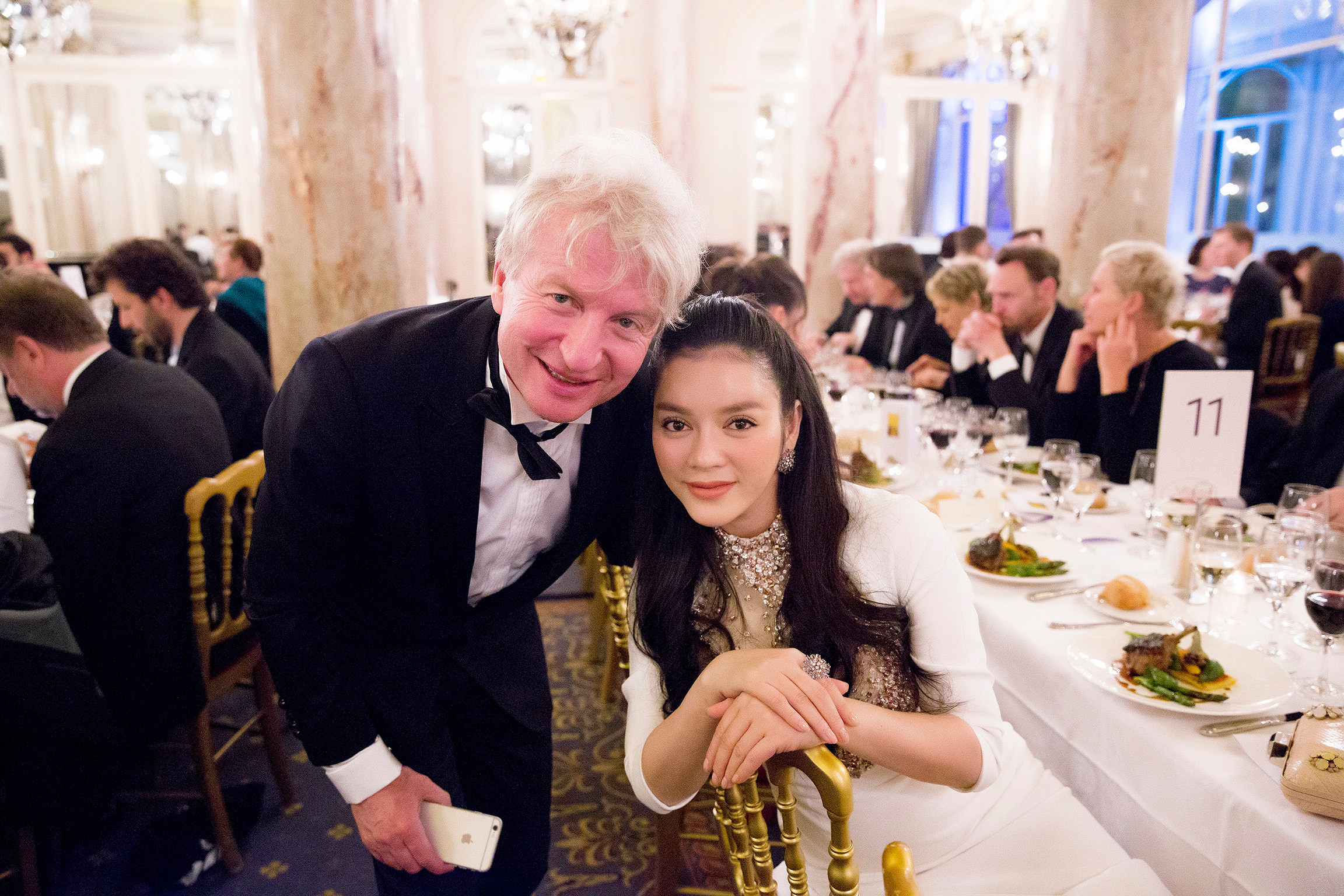 Lý Nhã Kỳ gợi cảm dự tiệc cùng chủ tịch LHP Cannes