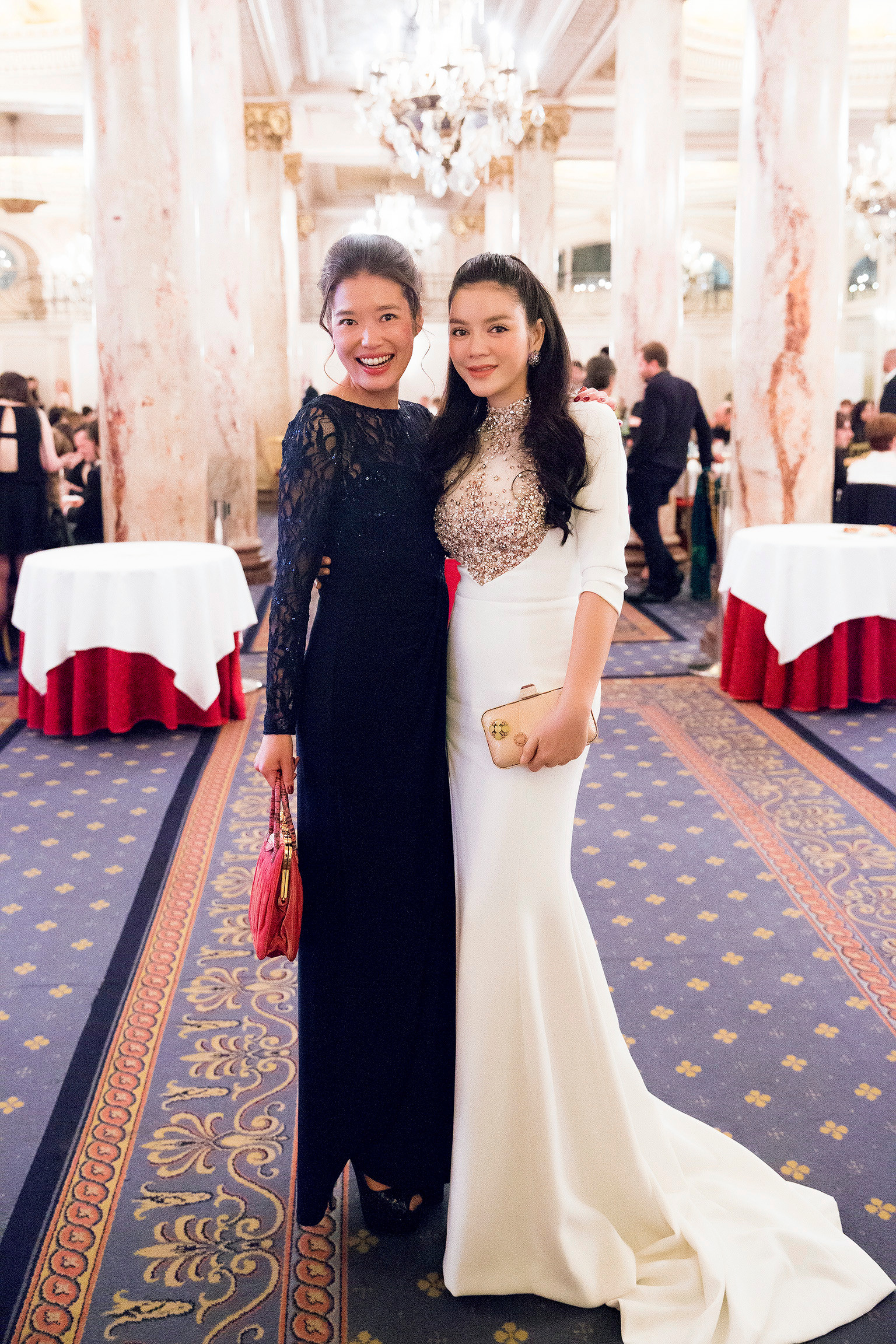 Lý Nhã Kỳ gợi cảm dự tiệc cùng chủ tịch LHP Cannes