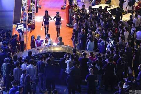 CLB <a href='https://vtcnews.vn/oto-xe-may.31.0.html' >xe hơi</a> sang trọng ở thành phố Sơn Tây, nhìn từ bên ngoài