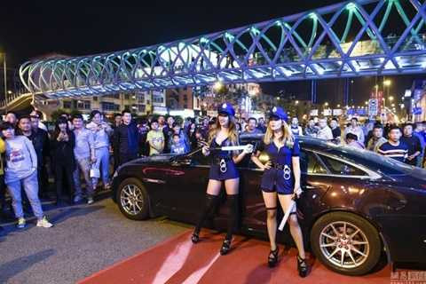 Người dân nơi đây bất ngờ vì chưa từng thấy cảnh sát ăn mặc như này bao giờ