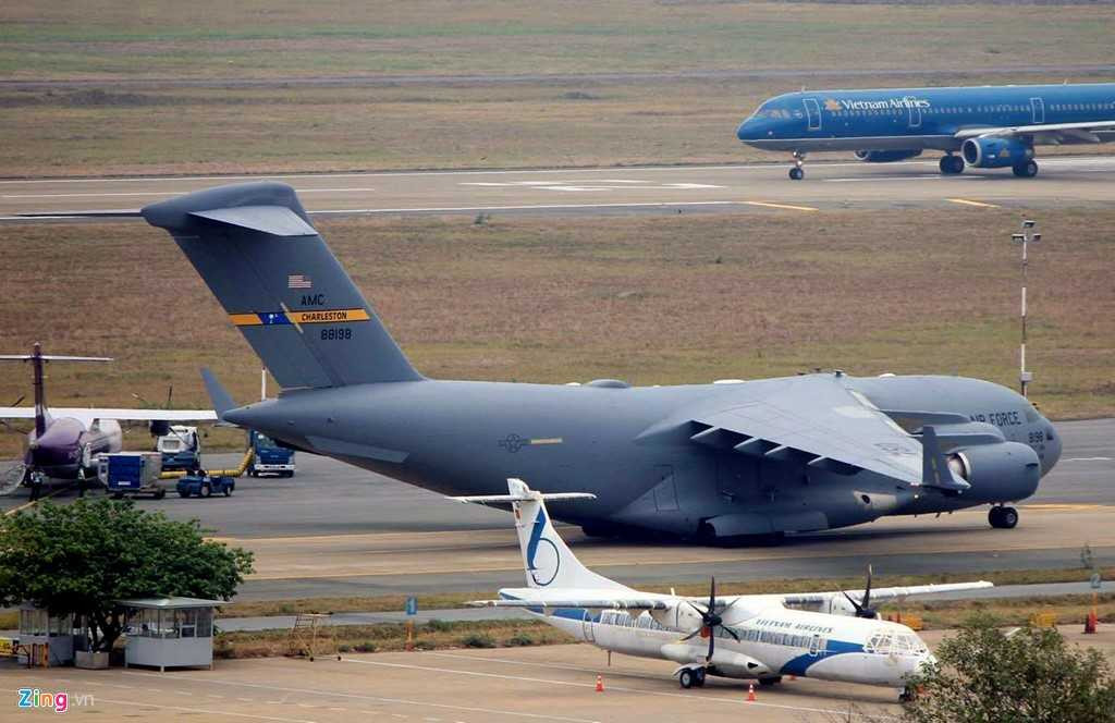 Sáng 21/5, các đơn vị còn bổ sung thêm chó nghiệp vụ cùng nhiều trang thiết bị an ninh, y tế.