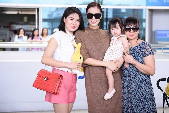 Maya đưa con đi diễn tại Mỹ, Hà Hồ nghỉ lễ cùng Quế Vân