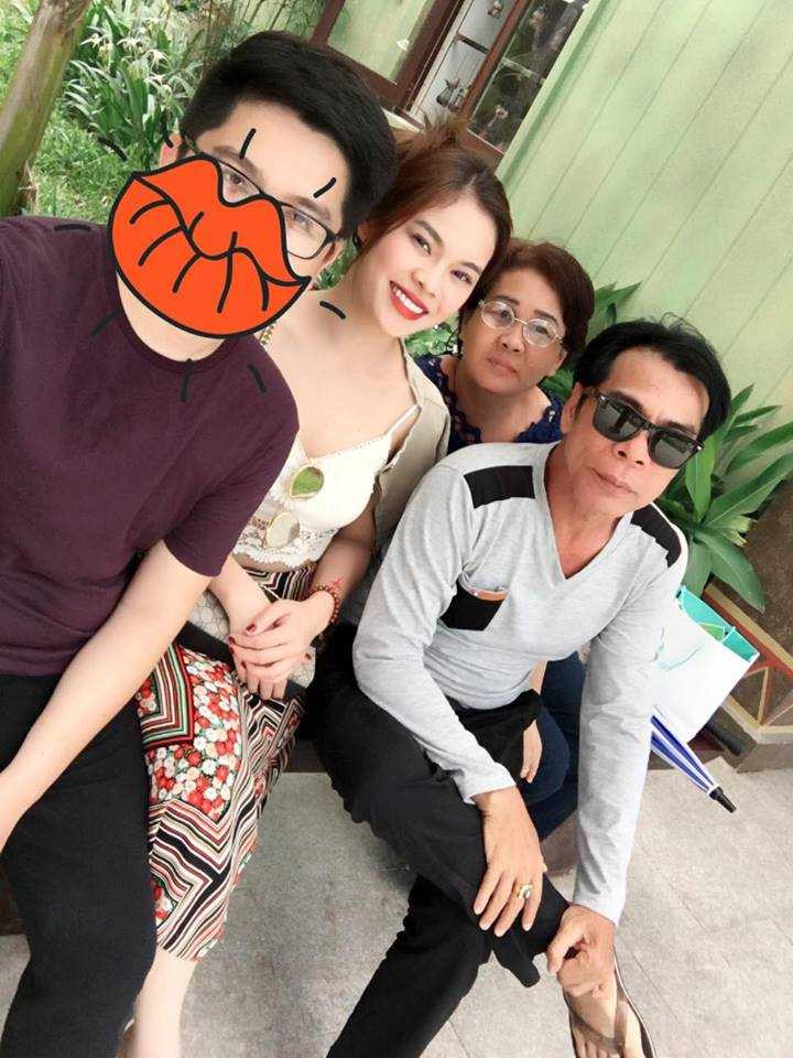 Maya đưa con đi diễn tại Mỹ, Hà Hồ nghỉ lễ cùng Quế Vân