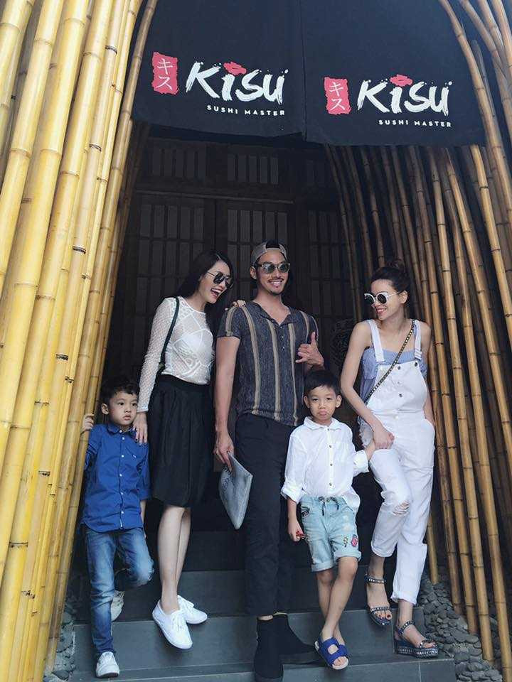 Hồ Ngọc Hà thì lại đưa bé Subeo đón lễ tại Hà Nội cùng mẹ con Quế Vân