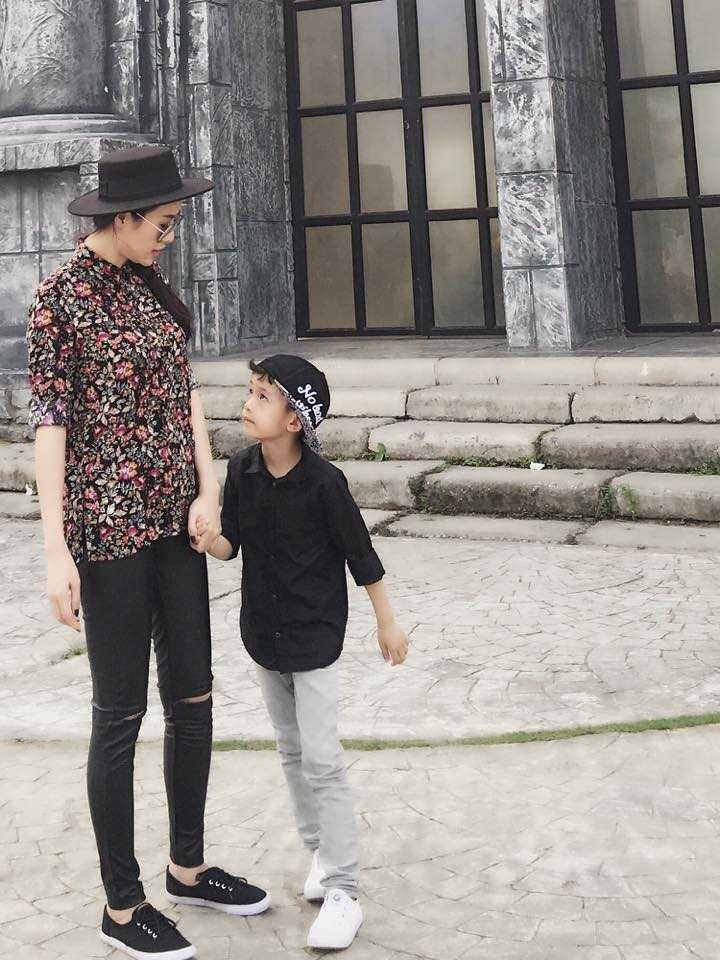 Hai mẹ con Quế Vân