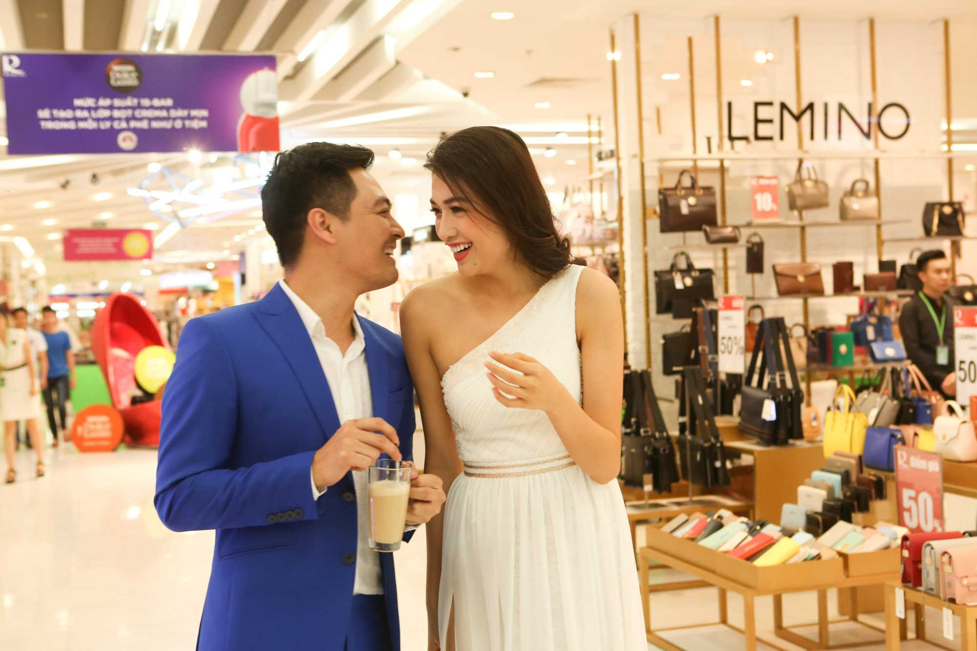 MC Phan Anh 'ga lăng' khi chủ động pha cà phê mời Á hậu Lệ Hằng