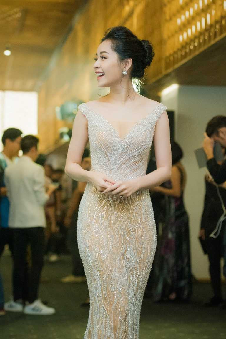 Mẹ chồng Hà Tăng chi hơn 400 triệu mua váy thể hiện đẳng cấp