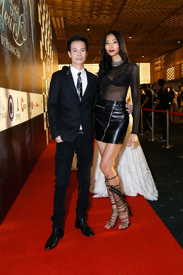 Mẹ chồng Hà Tăng chi hơn 400 triệu mua váy thể hiện đẳng cấp