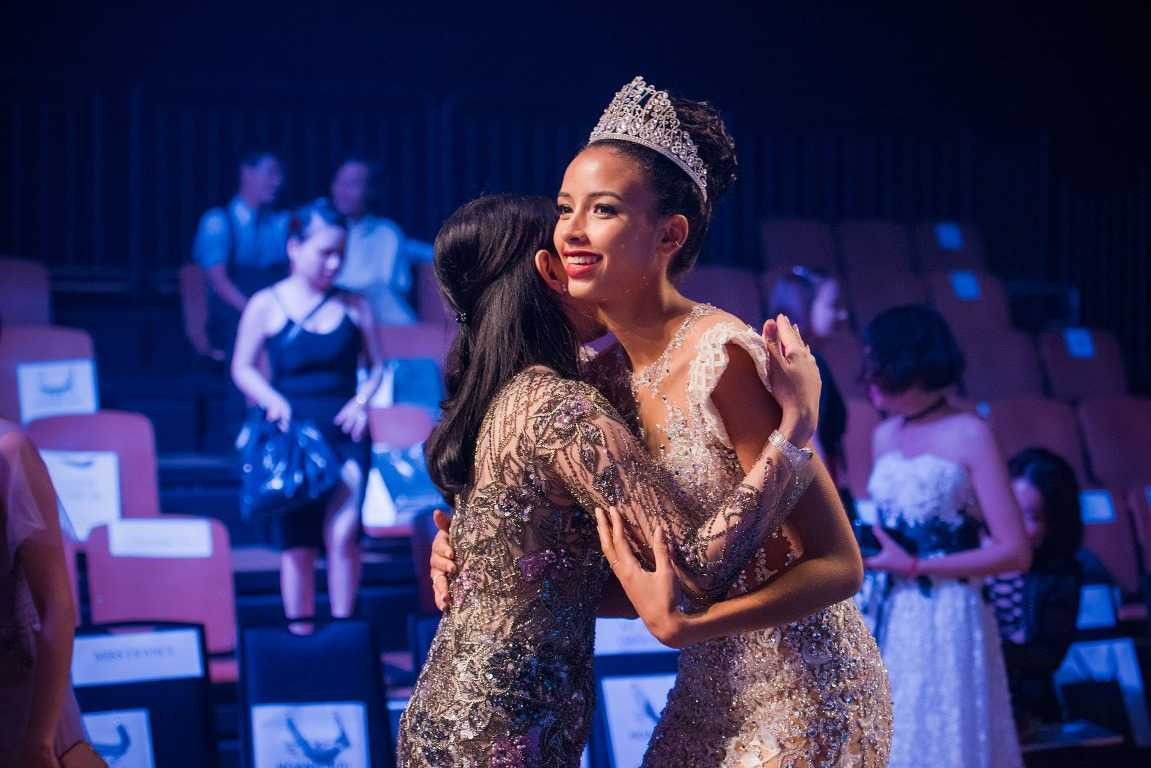 Mẹ chồng Hà Tăng chi hơn 400 triệu mua váy thể hiện đẳng cấp