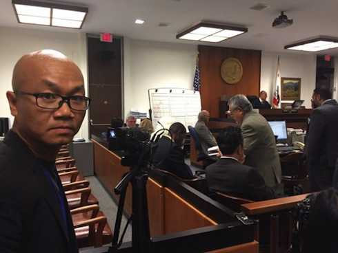 Nhà báo Vũ Hoàng Lân tại phiên điều trần sáng nay.