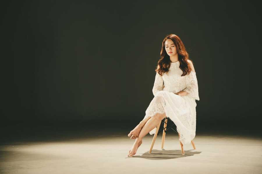 Minh Hằng đẹp đến nao lòng, thể hiện nội tâm dằn vặt