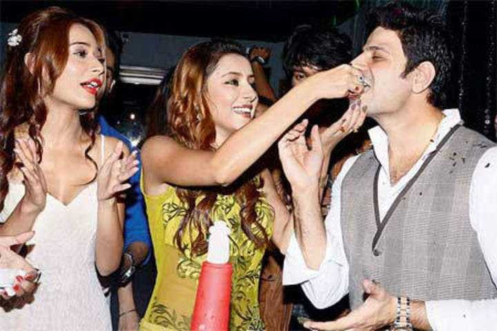 Malrand từng tổ chức tiệc sinh nhật hoành tráng cho bạn gái