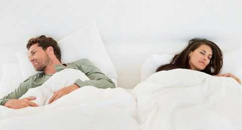 cuộn tròn và quay lưng về phía đối tác rồi chìm vào giấc ngủ là một hành động nên tránh sau khi yêu cuộn tròn và quay lưng về phía đối tác rồi chìm vào giấc ngủ là một hành động nên tránh sau khi yêu