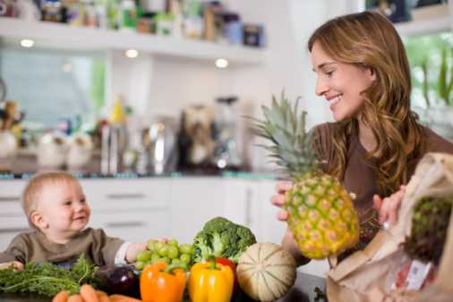 Dứa có nhiều mangan là chất tốt trong việc duy trì xương khỏe mạnh. Dứa giúp phát triển xương ở giai đoạn trẻ và tăng cường cho xương khoẻ mạnh ở giai đoạn khác. 