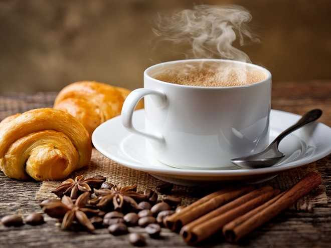 Cà phê không chỉ có tính axit, mà còn chứa caffeine nên có khả năng tạo thêm axit dạ dày. Vì vậy, cà phê cũng là loại thức uống không dành cho buổi tối. Ảnh: Eat24hours.
